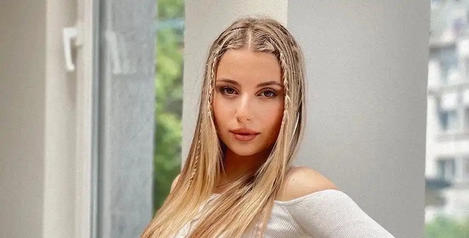Михаела Маринова